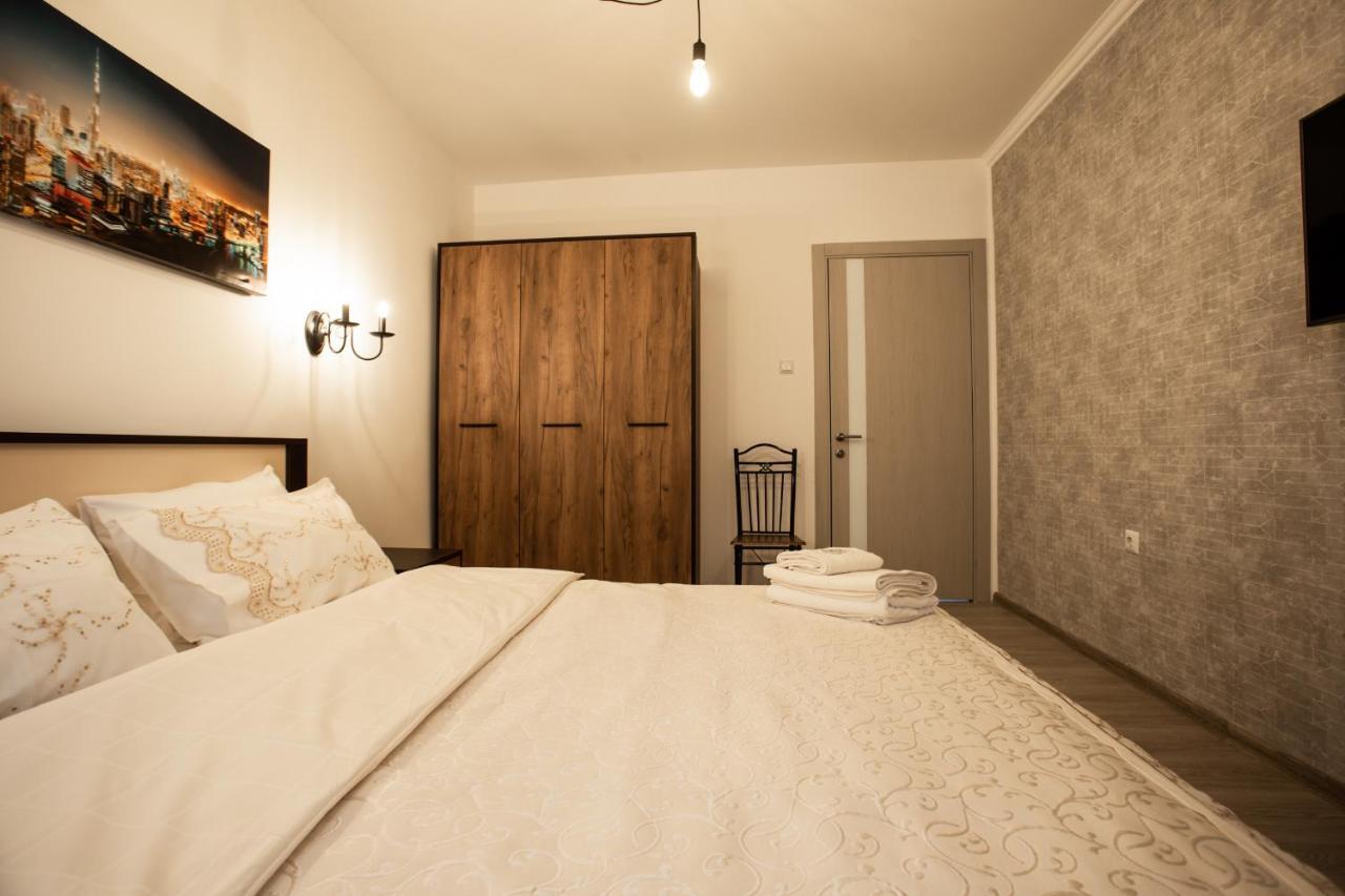 Ultra Lux 3 Rooms Apartment Near Arena City Kiev Esterno foto