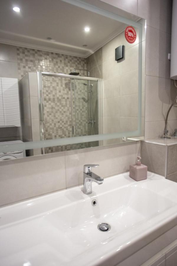 Ultra Lux 3 Rooms Apartment Near Arena City Kiev Esterno foto
