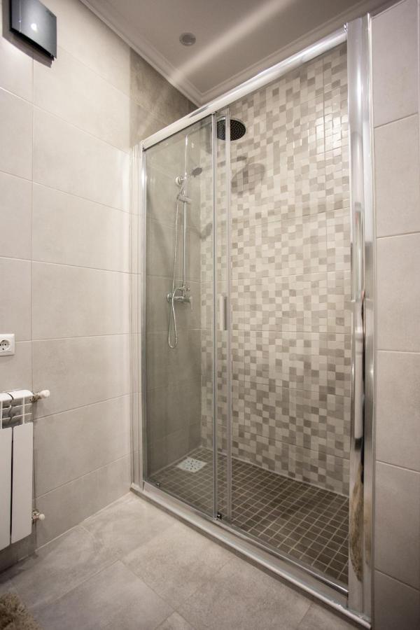 Ultra Lux 3 Rooms Apartment Near Arena City Kiev Esterno foto