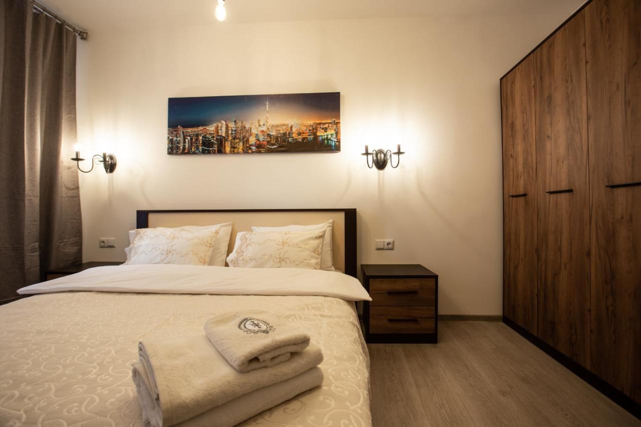 Ultra Lux 3 Rooms Apartment Near Arena City Kiev Esterno foto