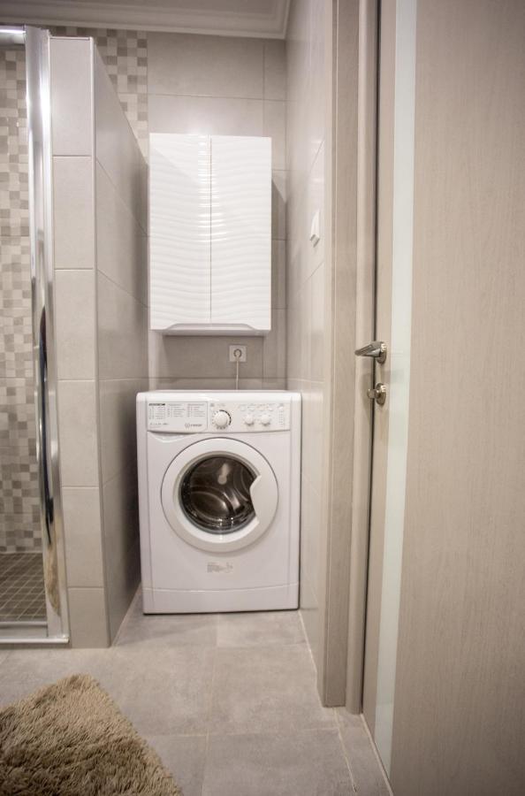 Ultra Lux 3 Rooms Apartment Near Arena City Kiev Esterno foto