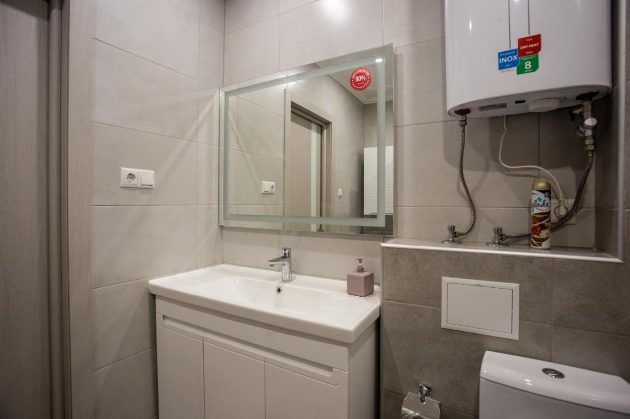 Ultra Lux 3 Rooms Apartment Near Arena City Kiev Esterno foto
